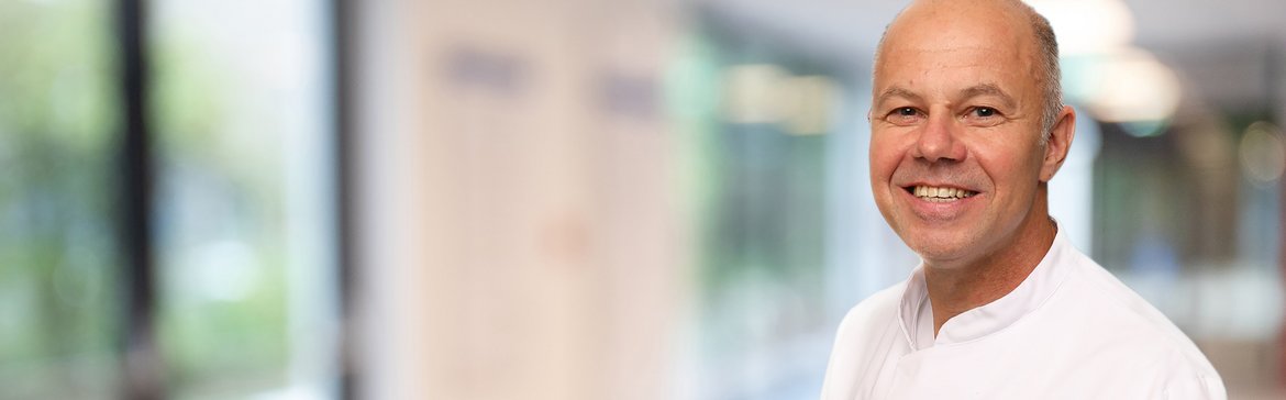 Porträtfoto von Dr. Hubert Parys, Ärztlicher Direktor Benrath und Facharzt für Anästhesiologie und spezielle Intensivmedizin Sana Klinikum Benrath 