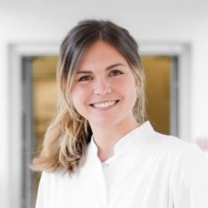 Porträtfoto von Luisa Zimmermann, Fachärztin  der Klinik für HNO-Heilkunde, Kopf-, Hals- und plastische Gesichtschirurgie im Sana Klinikum Borna