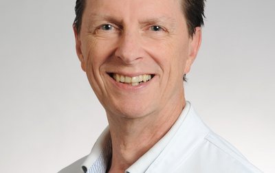 Porträt von Prof. Dr. med. Johannes Kraft, Chefarzt für Geriatrie und Palliativmedizin am Klinikum Coburg der Sana Kliniken Oberfranken.