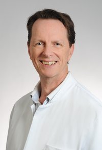 Prof. Dr. med. Johannes Kraft Porträt von Prof. Dr. med. Johannes Kraft, Chefarzt für Geriatrie und Palliativmedizin am Klinikum Coburg der Sana Kliniken Oberfranken.