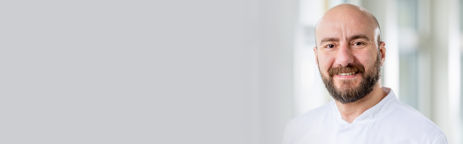 Porträt Mohammad Daradkah, Chefarzt der Unfallchirurgie und Orthopädie