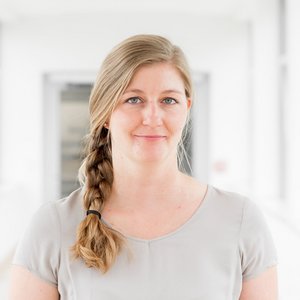 "Porträtfoto von Sandra Schumann, Patientenmanagerin für die Klinik für Frauenheilkunde und Geburtshilfe Gynäkologisches Tumorzentrum"
