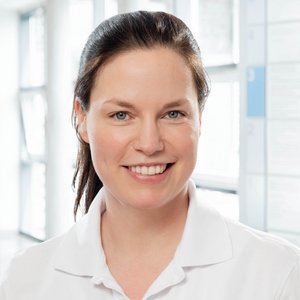 Porträtfoto von Judith Gerns, Oberärztin des Zentrums für Notfall- und Akutmedizin der Regio Kliniken