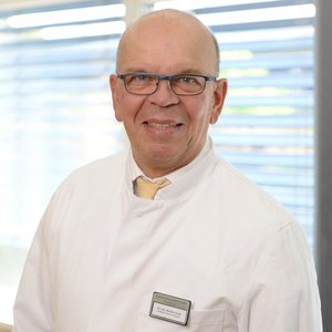 Dr. Bertram Huber