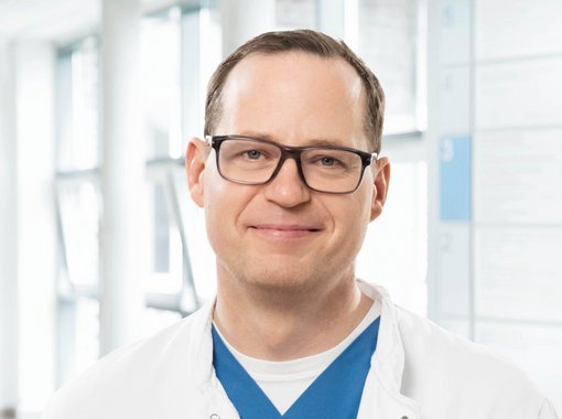 Porträtfoto von Prof. Dr. Patrick Kellner, Chefarzt des Ambulanten OP-Zentrums der Regio Kliniken