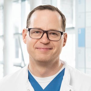 Porträtfoto von Prof. Dr. Patrick Kellner, Chefarzt des Ambulanten OP-Zentrums der Regio Kliniken