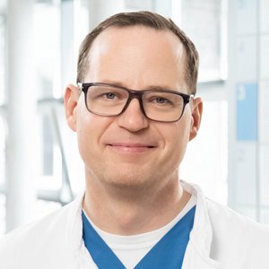 Porträtfoto von Prof. Dr. Patrick Kellner, Chefarzt des Ambulanten OP-Zentrums der Regio Kliniken