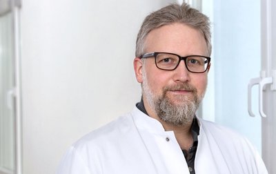 Dr. Niels Decker (Foto: Stephan Hubrich)