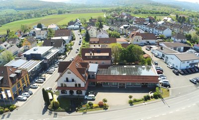 Luftaufnahme des MVZ des Sana Helmut-G.-Walther Klinikums Lichtenfels in Bad Staffelstein.
