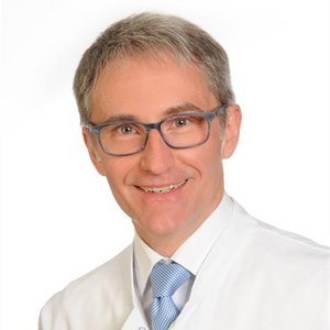 Porträt von Dr. med. Klaus Post, MBA, Chefarzt, Facharzt für Anästhesie, spezielle Schmerztherapie, Notfallmedizin, Akupunktur am Sana Klinikum Coburg der Sana Kliniken Oberfranken