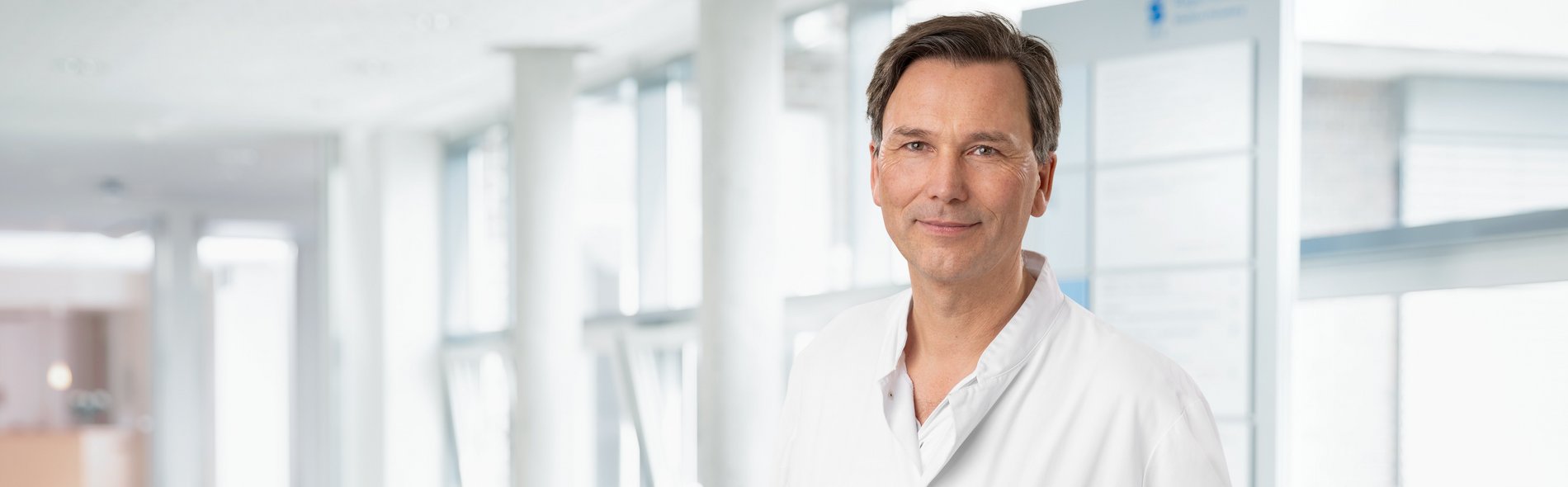 Porträtfoto von Andreas Kleenlof, Chefarzt der Klinik für Palliativmedizin und Geriatrie der Regio Kliniken