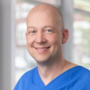 Porträtfoto von Andreas Darimont-Conrad, Oberarzt der Intensivstation Elmshorn der Regio Kliniken