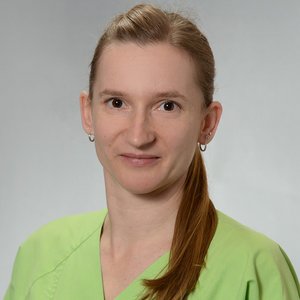  Porträtbild von Schwester Hannah Wilczek, Stationsleitung auf der Palliativstation im Sana Klinikum Wurzen