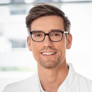 Porträtfoto von Dr. Moritz Koriath, Oberarzt in der Klinik für Kardiologie der Regio Kliniken