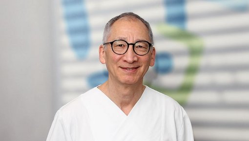 Porträt von Oberarzt Dr. med. Edward Shang, Facharzt für Chirurgie, Viszeralchirurgie