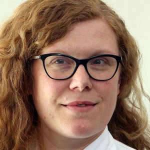 Portraitbild von Julia Fischer, Oberärztin