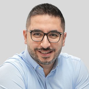 Porträtfoto von Sarhad Semmo, Facharzt für Innere Medizin und Gastroenterologie im Sana MVZ Rhein-Mosel.