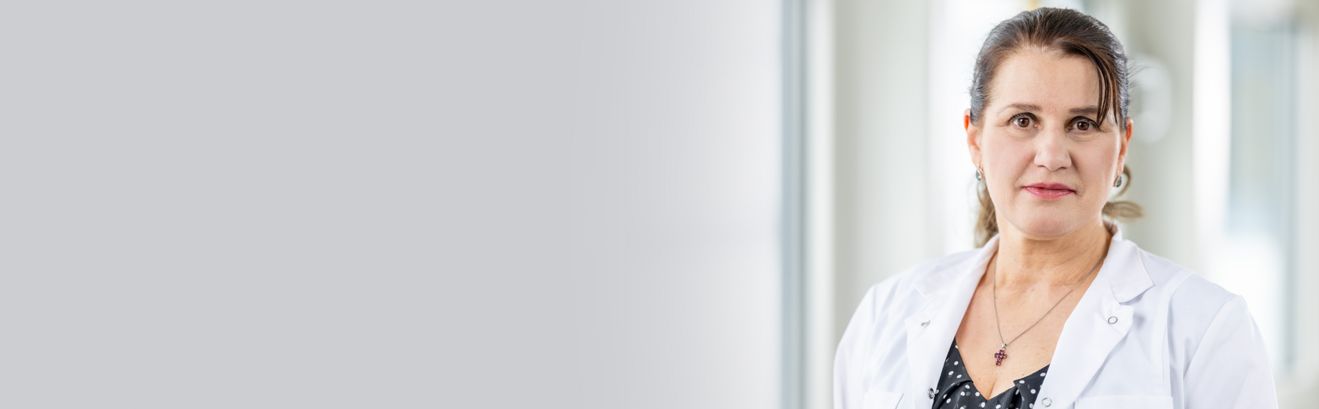 Webseiten-Titelbild von der Sektionsleitung der Pneumologie Frau Dr. Cristici