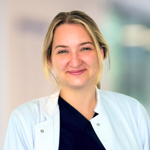 Porträtfoto Sophia Thy, Assistenzärztin der Allgemeinchirurgie am Sana Krankenhaus Benrath